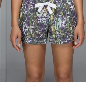 Spring break away short - Lululemon